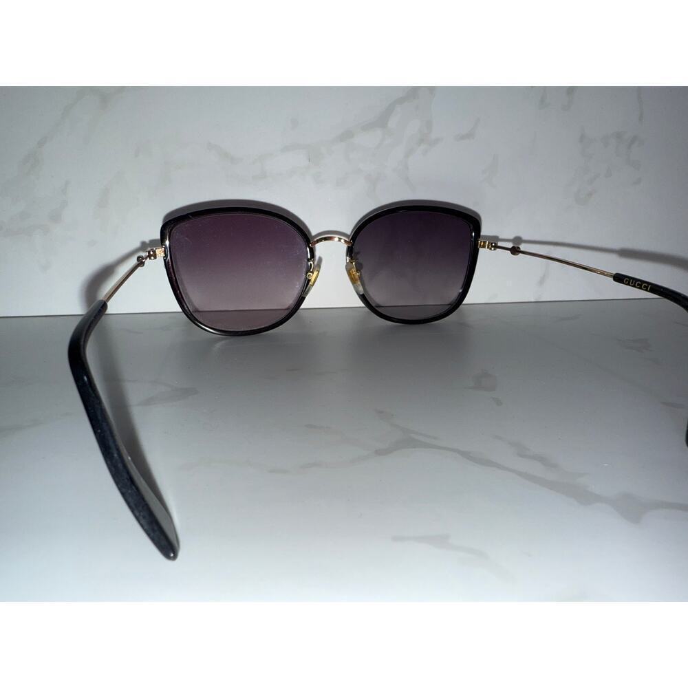 Gucci Cat-Eye Sunglasses in Black with Gold Trim - Vintage - Picture 4 of 6